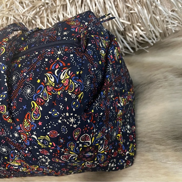 New VERA BRADLEY Starry Floral 2025 Original Duffle Bag Navy Red White 4th July - Picture 10 of 17